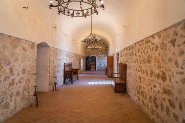 Consuegra, İspanya - 28 Mart 2019: Consuegra Şatosu 'ndaki Aziz John Arşivi (La Muela Kalesi) - Consuegra, Castilla-La Mancha, İspanya