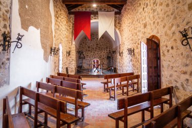 Consuegra, İspanya - 28 Mart 2019: Consuegra Şatosu (La Muela Kalesi) - Consuegra, Castilla-La Mancha, İspanya