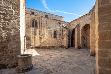 Ubeda, İspanya - 2 Haziran 2019: Santa Maria de los Reales Alcazares Kilisesi - Ubeda, Jaen, İspanya