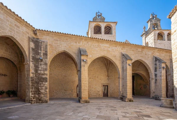 Stock image Ubeda, Spain - Jun 2, 2019: Cloisters of Basilica de Santa Maria de los Reales Alcazares - Ubeda, Jaen, Spain