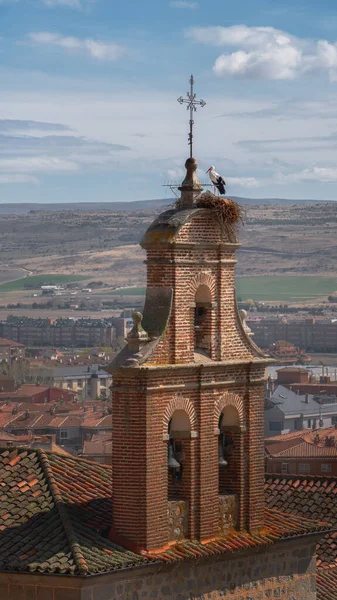 ヌエストラ セノーラ グラシア タワーの修道院の上にあるコウノトリの巣 Avila スペイン — ストック写真