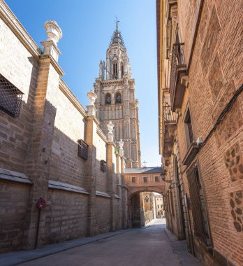 Sokak ve Toledo Katedrali - Toledo, İspanya