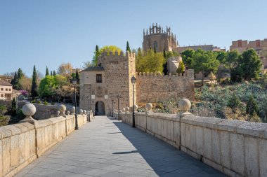San Martin Köprüsü ve San Juan de los Reyes Manastırı - Toledo, İspanya
