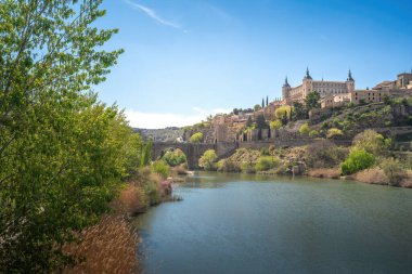 Toledo Skyline, Toledo ve Tagus Nehri 'nden Alcazar ile Toledo, İspanya