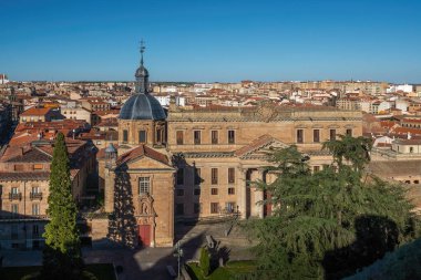 Anaya Sarayı ve Anaya Meydanı 'nın havadan görünüşü - Salamanca, İspanya