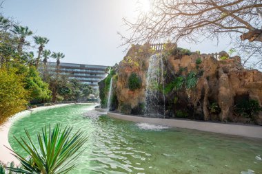 Ceneviz Parkı 'nda Cascade ve Grotto - Cadiz, Endülüs, İspanya