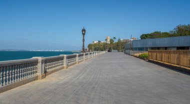 Paseo Santa Barbara Ceneviz Parkı (Ceneviz Parkı) ve Cadiz Üniversitesi - Cadiz, Endülüs, İspanya