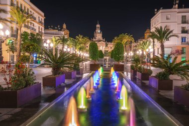 Plaza de San Juan de Dios Meydanı Cadiz Belediyesi ve Aydınlanmış Çeşme - Cadiz, Endülüs, İspanya