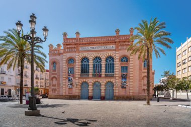 Cadiz, İspanya - 9 Nisan 2019: Gran Teatro Falla Tiyatrosu - Cadiz, Endülüs, İspanya