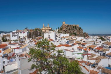 Olvera Aerial view from Penon del Sagrado Corazon with Church and Castle - Olvera, Endülüs, İspanya