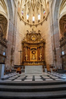 Segovia, İspanya - 14 Aralık 2019: Segovia Katedrali Ana Altar - Segovia, İspanya