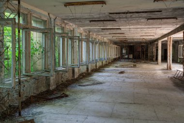 Çernobil, Ukrayna - 7 Ağustos 2019 - Terk Edilmiş 3. Bölge Okulu - Pripyat, Çernobil Yasaklama Bölgesi, Ukrayna