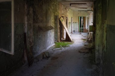 Çernobil, Ukrayna - 7 Ağustos 2019 - 3. Bölge Okulu Terk Edilmiş Koridor - Pripyat, Çernobil Yasaklama Bölgesi, Ukrayna
