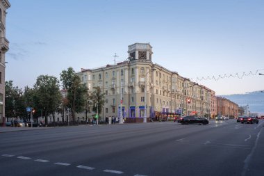 Minsk, Belarus - Ağustos 02, 2019: Independence Avenue - Minsk, Belarus Saat Kulesi