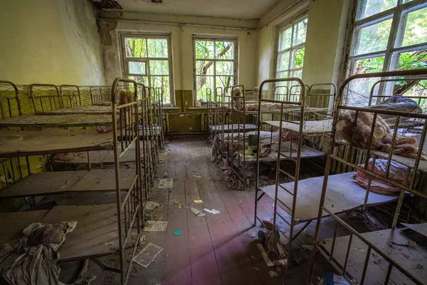 Chernobyl Ucrânia Ago 2019 Jardim Infância Abandonado Com Berços Kopachi — Fotografia de Stock