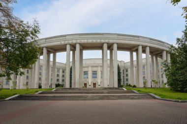 Minsk, Belarus - Ağustos 01, 2019: Belarus Ulusal Bilimler Akademisi Tarih Müzesi - Minsk, Belarus