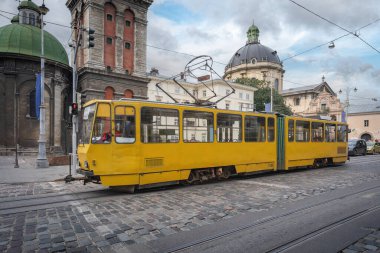 Lviv 'deki Sarı Tramvay - Lviv, Ukrayna