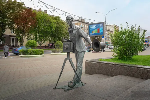 Minsk Bielorrusia 2019 Escultura Del Fotógrafo Vladimir Zhbanov Plaza Del — Foto de Stock