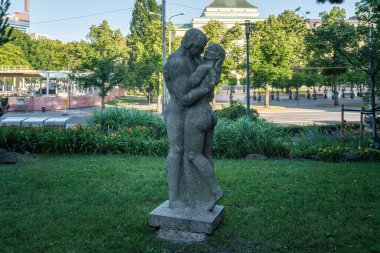 Tallinn, Estonya - 10 Haziran 2019: Öpüşmeden Önce Tauno Kangro 'nun Kissing Hill, Estonya