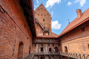 Trakai, Litvanya - 24 Temmuz 2019 Trakai Adası Kalesi 'ndeki Ducal Palace - Trakai, Litvanya