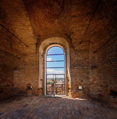 Vilnius, Litvanya - 25 Temmuz 2019: St. John Kilisesi Campanile 'e Bakış açısı - Vilnius, Litvanya