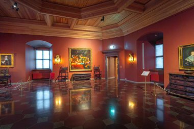 Vilnius, Litvanya - 25 Temmuz 2019: Litvanya İçişleri Büyük Dükleri Sarayı İtalyan Barok Yöneticileri Odası - Vilnius, Litvanya