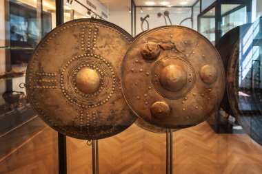 Kopenhag, Danimarka - 26 Haziran 2019: Danimarka Ulusal Müzesi Bronz Kalkanlar