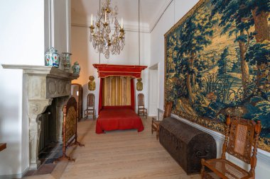 Elsinore, Danimarka - 27 Haziran 2019 Kronborg Şatosu 'nun Frederik V Apartmanında yatak odası - Helsingor, Danimarka