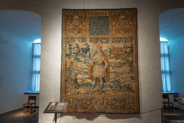 Elsinore, Danimarka - 27 Haziran 2019: Kronborg Şatosu 'nun Küçük Salonu' nda Oluf 'u betimleyen duvar halısı