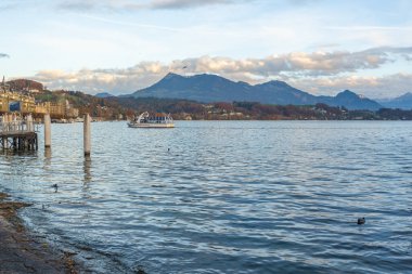 İsviçre Alpleri ve Lucerne Gölü ile Rigi Dağı manzarası - Lucerne, İsviçre
