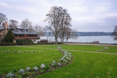 Cenevre, İsviçre - 06 Aralık 2019: La Perle du Lac Park - Cenevre, İsviçre
