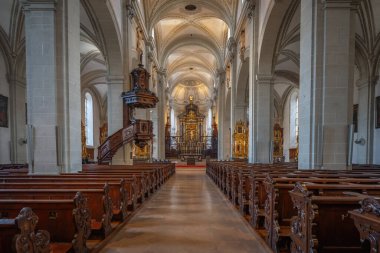 Lucerne, İsviçre - 27 Kasım 2019 St. Leodegar İçişleri Kilisesi - Lucerne, İsviçre