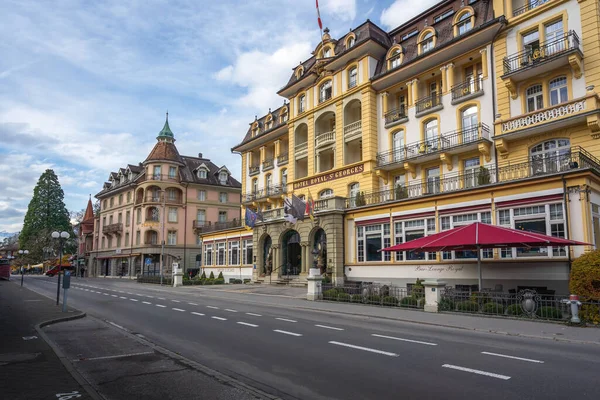 Interlaken, İsviçre - 24 Kasım 2019: St Georges Otelli Interlaken Caddesi - Interlaken, İsviçre