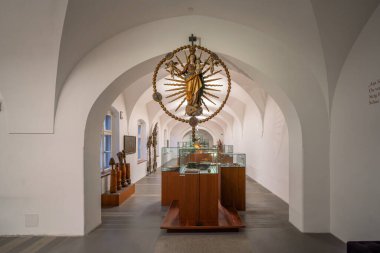 Innsbruck, Avusturya - 15 Kasım 2019: Tyrolean Halk Sanatları Müzesi - Innsbruck, Avusturya