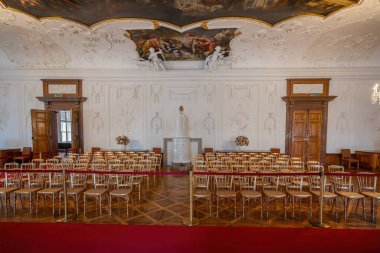 Salzburg, Avusturya - 9 Kasım 2019: Şövalyeler Salonu - DomQuartier Müzelerinin Residenz bölümünün Devlet Odaları - Salzburg, Avusturya