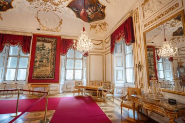 Salzburg, Avusturya - 9 Kasım 2019: Seyirci Salonu - DomQuartier Müzesi 'nin Residenz bölümünün Devlet Odaları - Salzburg, Avusturya