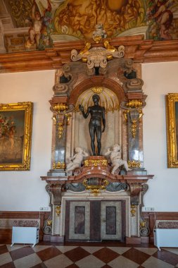 Salzburg, Avusturya - 9 Kasım 2019: Güzel Galeri 'de Magdalensberg Heykeli Gençliği (Schone Galerie) - Salzburg, Avusturya