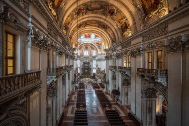 Salzburg, Avusturya - 9 Kasım 2019: Salzburg Katedrali İçişleri - Salzburg, Avusturya
