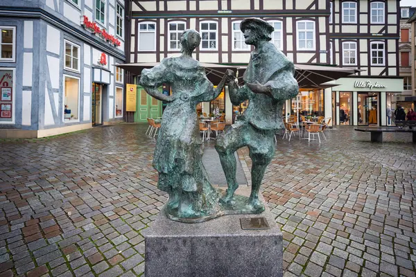 Гамелин Германия Января 2020 Года Скульптура Танцующая Пара Рудольфа Брейльмана — стоковое фото