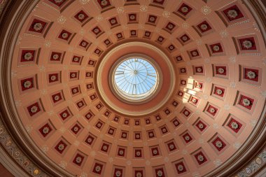 Budapeşte, Macaristan - 22 Ekim 2019: Macaristan Ulusal Müzesi 'nin tavanı - Budapeşte, Macaristan