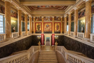 Budapeşte, Macaristan - 22 Ekim 2019: Macaristan Ulusal Müzesi İç Merdiveni - Budapeşte, Macaristan