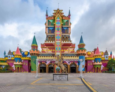 Santa Catarina, Brezilya - 12 Kasım 2020: Uluslar Kalesi (Castelo das Nacoes) - Beto Carrero Dünya Konulu Park Girişi