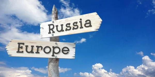 Rusia Europa Letrero Madera Con Dos Flechas — Foto de Stock