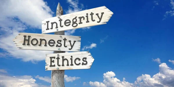 Integritás Őszinteség Etika Három Nyíllal Ellátott Útjelző Tábla — Stock Fotó
