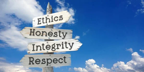 Etik Ärlighet Integritet Respekt Träskylt Med Fyra Pilar — Stockfoto