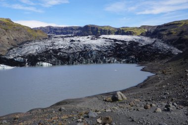 Buzul bir göle dönüşüyor - Solheimajokull, İzlanda