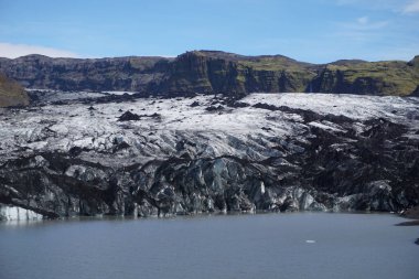 Buzul bir göle dönüşüyor - Solheimajokull, İzlanda