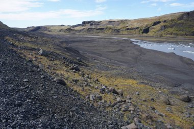 İzlanda 'daki Solheimajokull buzulunda göl