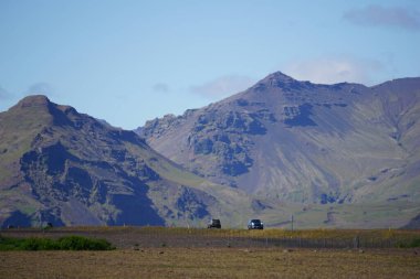 Yazın İzlanda 'da volkanik dağlar