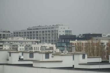 Varşova, Polonya, 4 Mart 2023 - Modern konut binaları. Emlak ve konut sorunları kavramı.